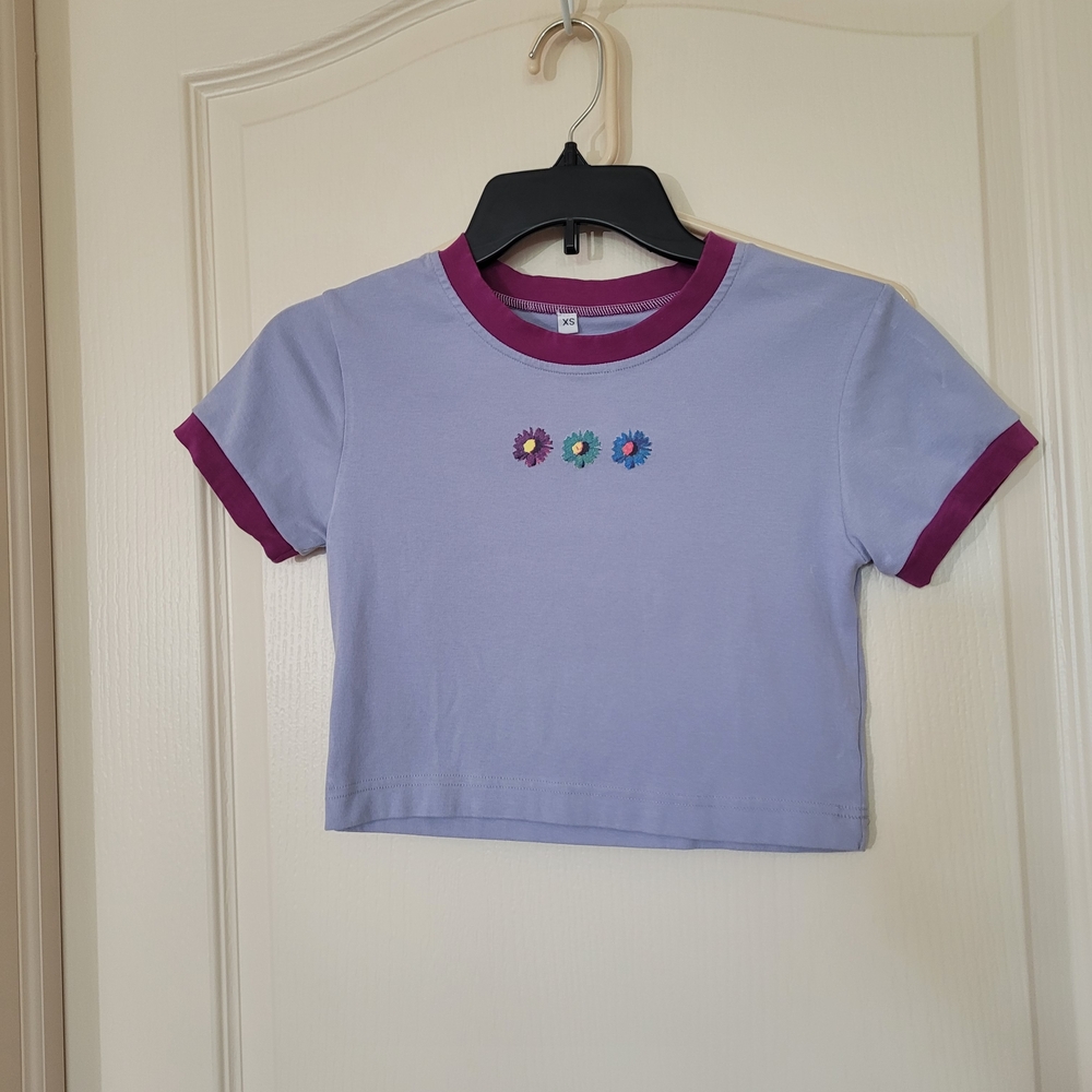 Stylish Purple Crop Top with Floral Accents Size XS